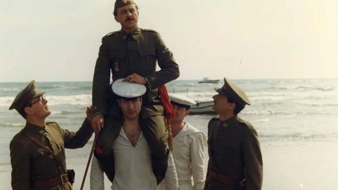 Franco en 'Dragón Rapide' (1986). Juan Diego interpretó al dictador durante las dos semanas previas al estallido de la Guerra Civil. Le acompañó Manuel de Blas como el General Mola.