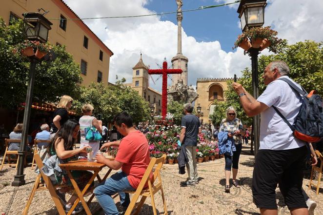 El inicio de las Cruces de Mayo de Córdoba 2022, en imágenes