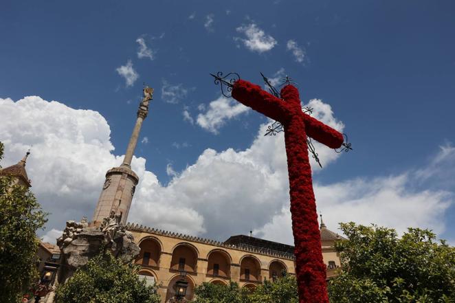 El inicio de las Cruces de Mayo de Córdoba 2022, en imágenes