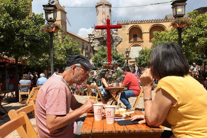 El inicio de las Cruces de Mayo de Córdoba 2022, en imágenes