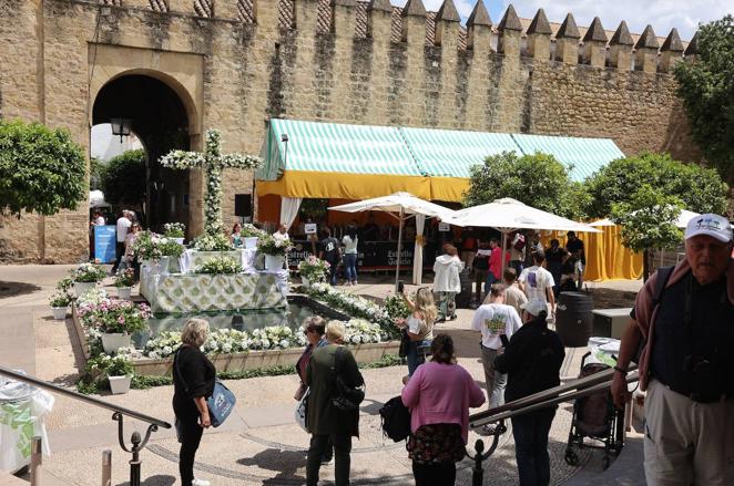 El inicio de las Cruces de Mayo de Córdoba 2022, en imágenes