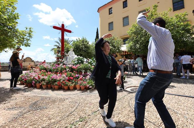 El inicio de las Cruces de Mayo de Córdoba 2022, en imágenes