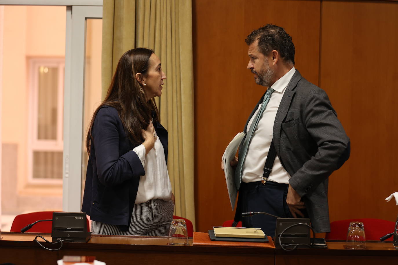 El Pleno del Ayuntamiento de Córdoba con la protesta de bomberos, en imágenes