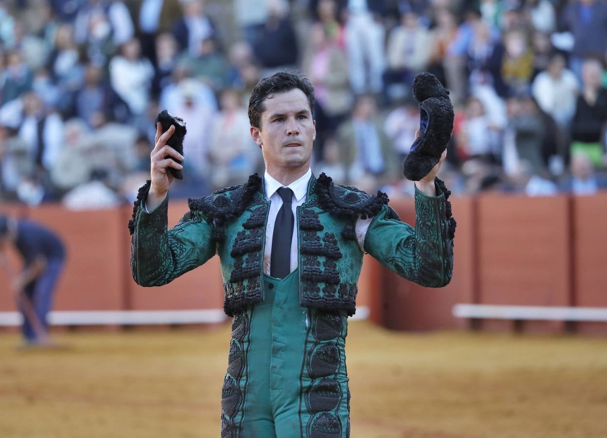 Corrida de toros de El Fandi, Perera y Luque en la plaza de toros de Sevilla en 2022. J.M. SERRANO