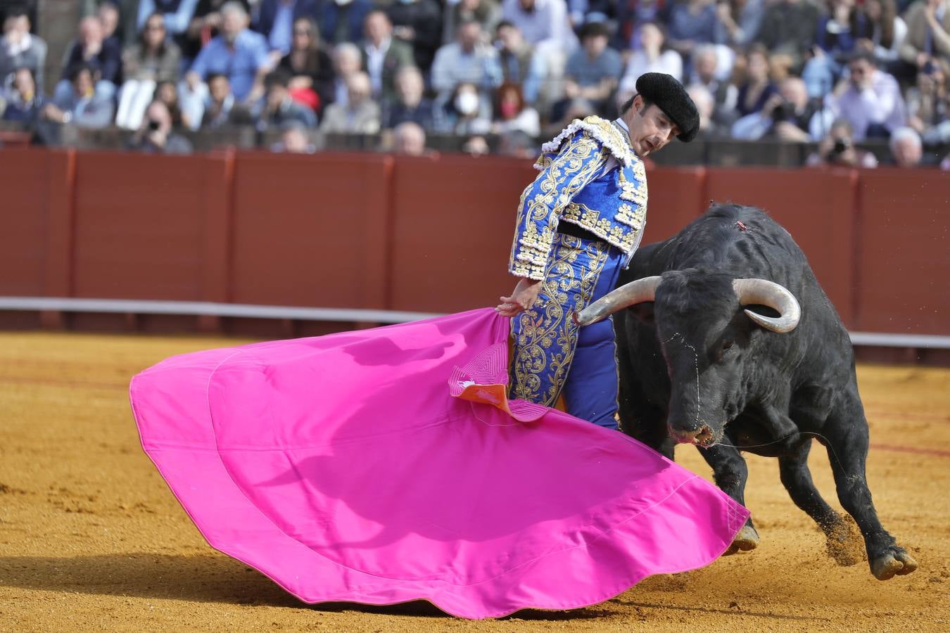 Corrida de toros de El Fandi, Perera y Luque en la plaza de toros de Sevilla en 2022. J.M. SERRANO