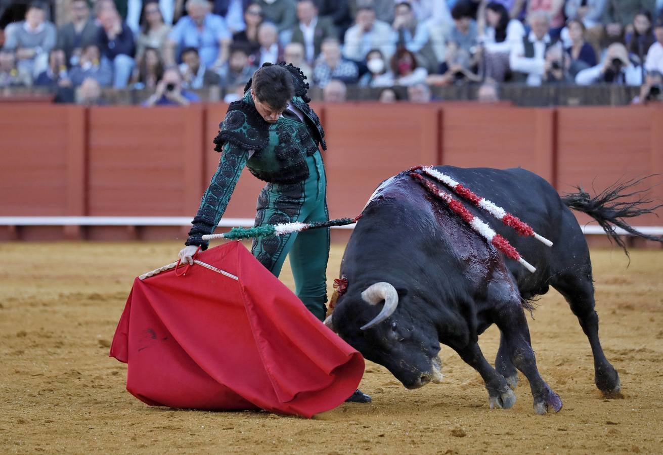 Corrida de toros de El Fandi, Perera y Luque en la plaza de toros de Sevilla en 2022. J.M. SERRANO