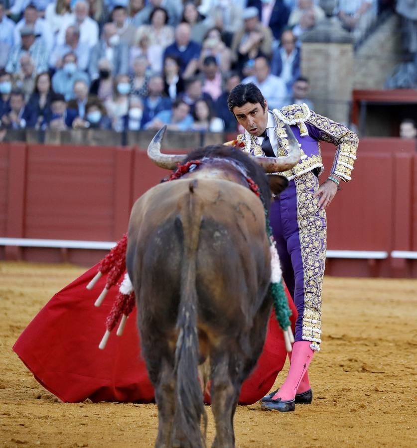 Corrida de toros de El Fandi, Perera y Luque en la plaza de toros de Sevilla en 2022. J.M. SERRANO