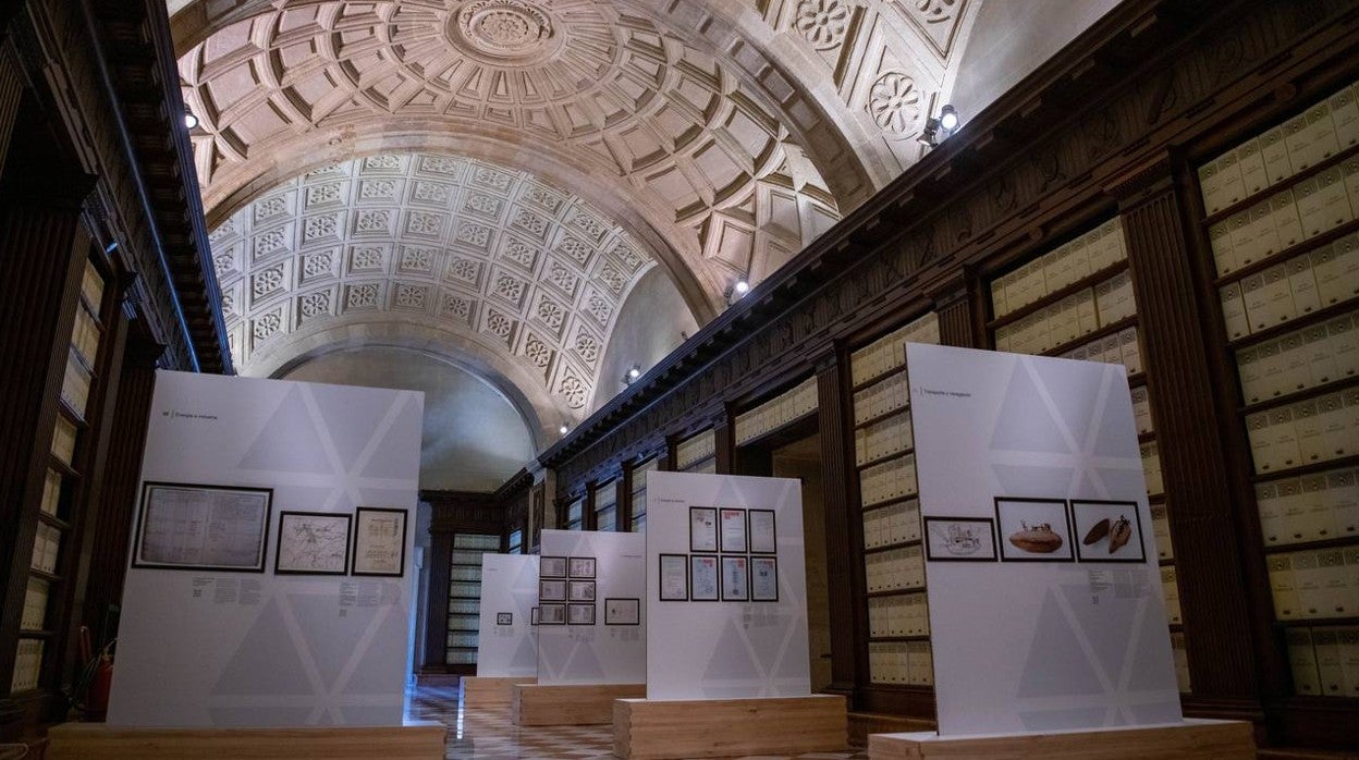 La exposición en el Archivo de Indias de documentos sobre grandes descubrimientos, en imágenes