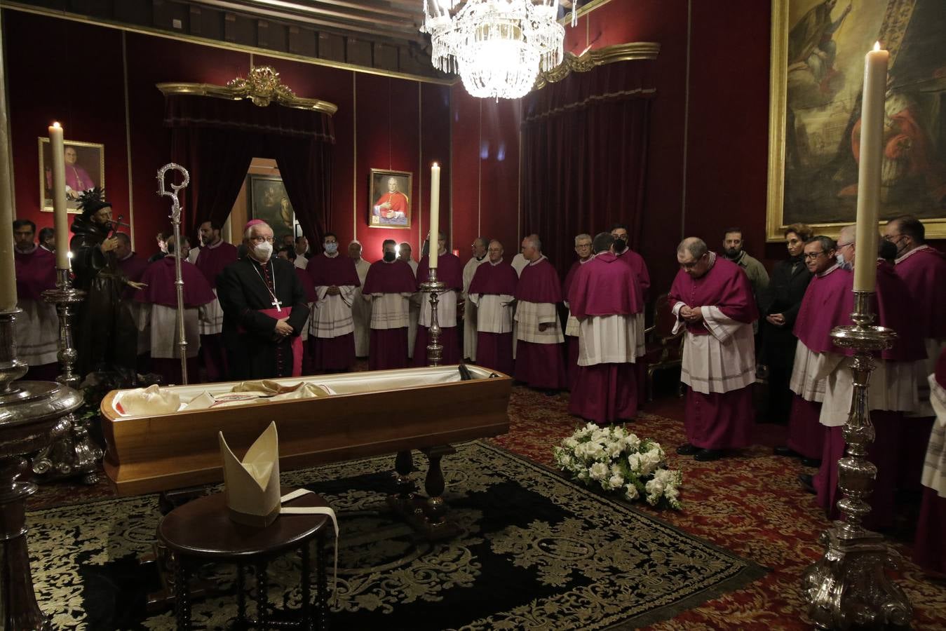 Procesión de los canónigos hasta la capilla del cardenal Amigo // JUAN FLORES