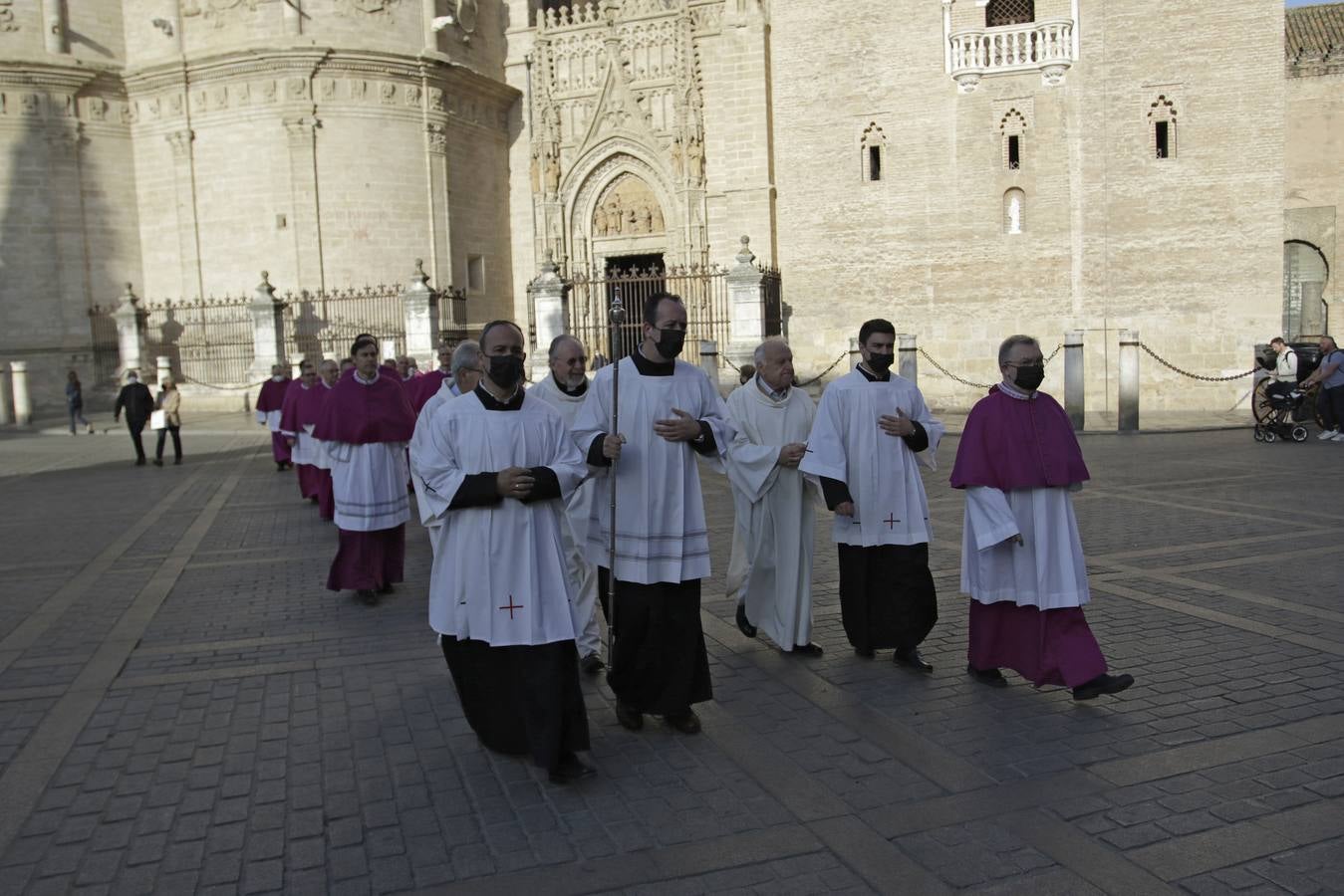 Procesión de los canónigos hasta la capilla del cardenal Amigo // JUAN FLORES