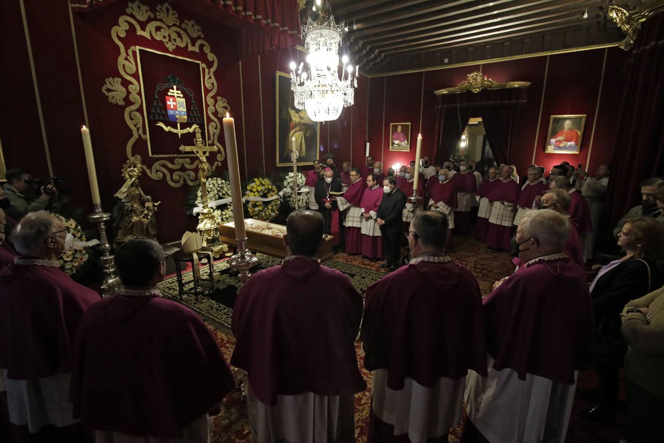 Procesión de los canónigos hasta la capilla del cardenal Amigo // JUAN FLORES
