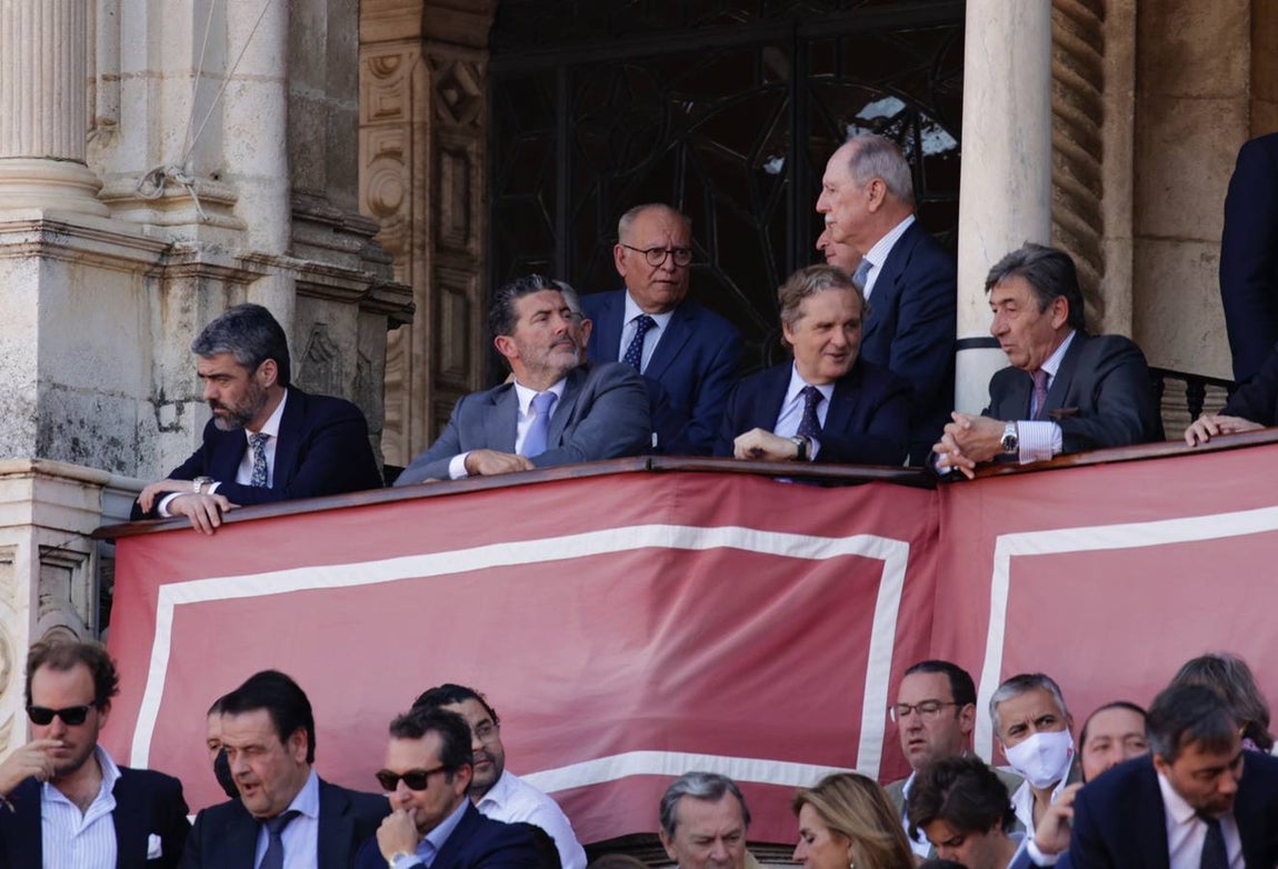 En primera fila, Luis Enríquez, Julián Quirós, Ignacio Ybarra y Santiago de León; detrás Enrique Moreno de la Cova, Álvaro Ybarra, Álvaro Rodríguez Guitart y Adolfo Ladrón de Guevara. JUAN FLORES