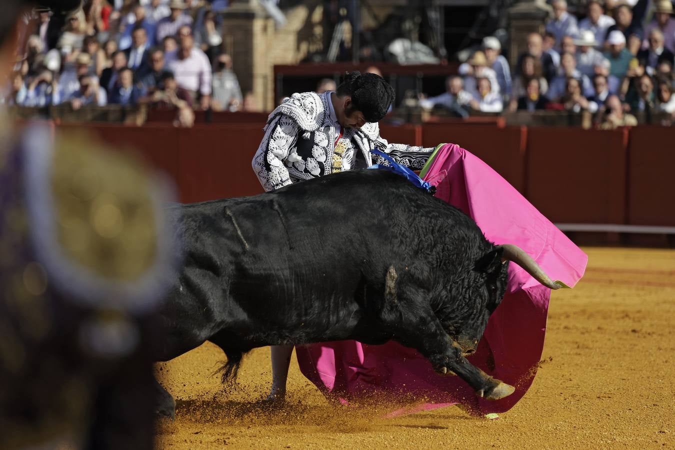 Corrida de Morante, Urdiales y Manzanares en la plaza de toros de Sevilla en 2022. JUAN FLORES