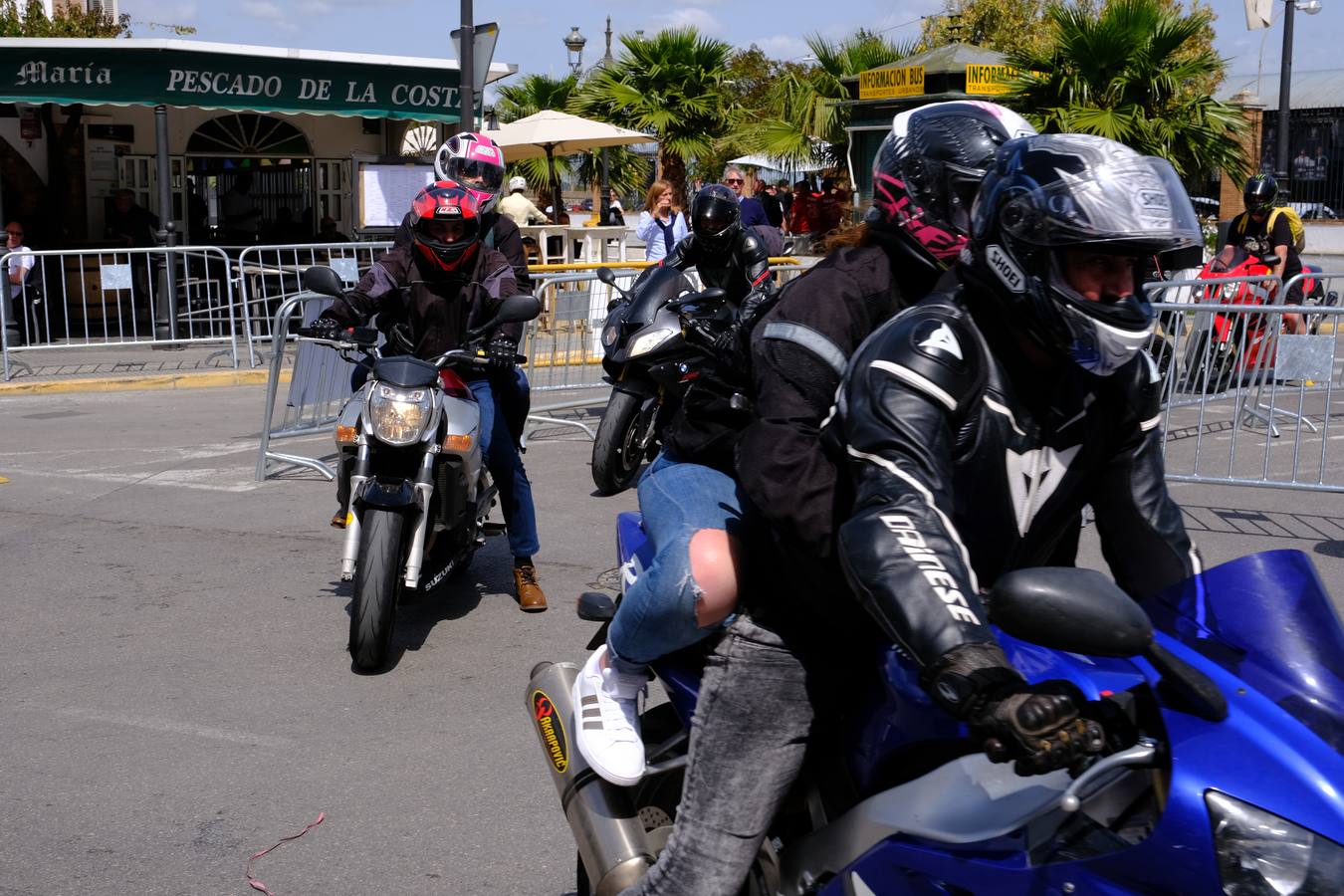 Fotos: Gran ambiente en El Puerto para dar la bienvenida al Gran Premio de Motociclismo