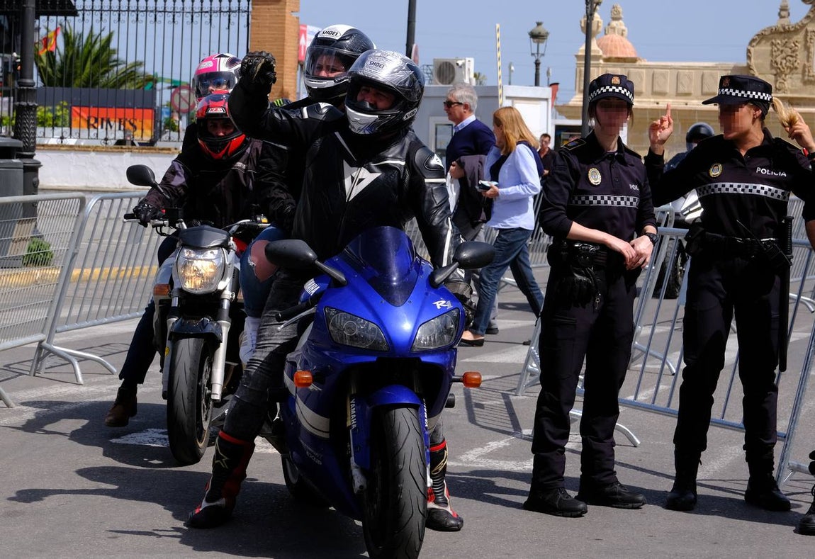 Fotos: Gran ambiente en El Puerto para dar la bienvenida al Gran Premio de Motociclismo