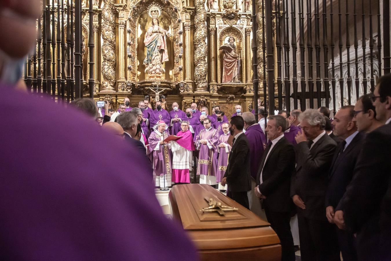 Entierro del cardenal Amigo Vallejo en la capilla de San Pablo de la Catedral de Sevilla. VANESSA GÓMEZ