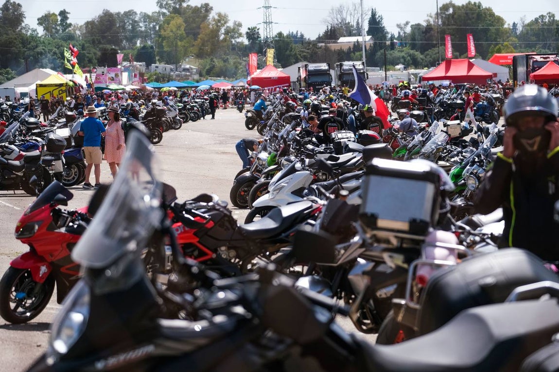 Fotos: salida de los moteros del circuito de Jerez tras la carrera de MotoGP