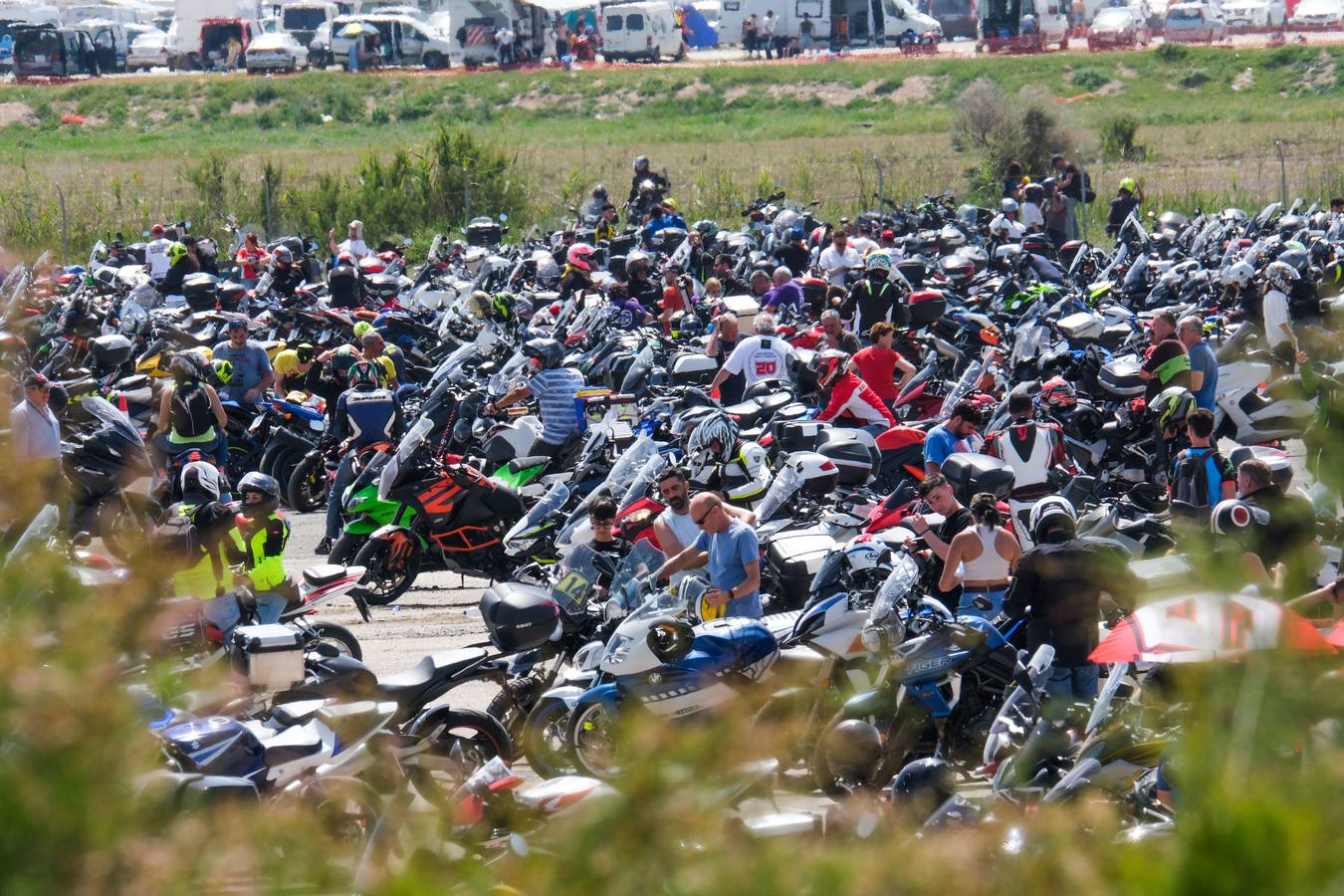 Fotos: salida de los moteros del circuito de Jerez tras la carrera de MotoGP