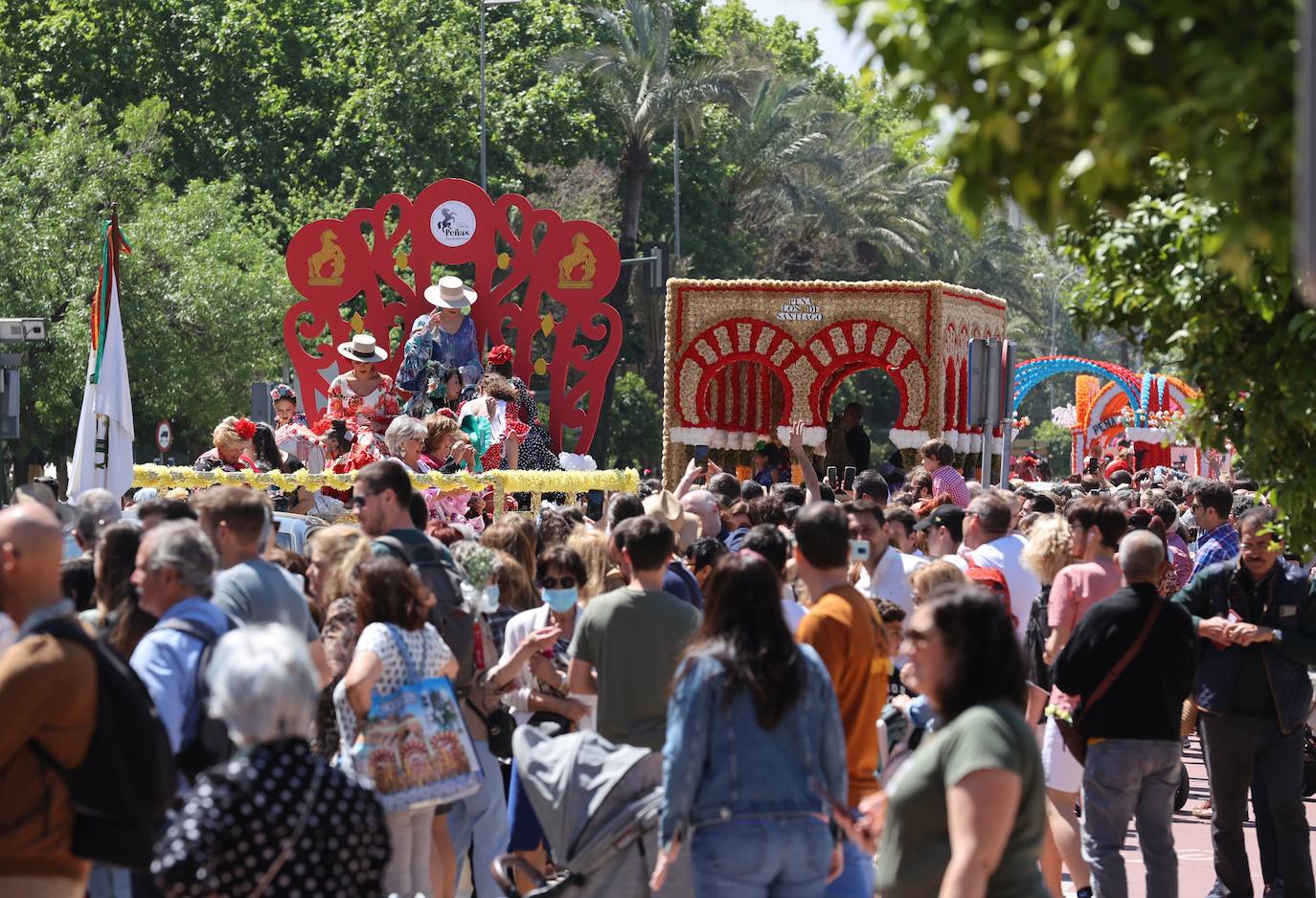 La espectacular Batalla de las Flores de Córdoba 2022, en imágenes