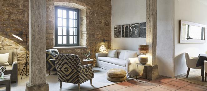 Minimalismo en la decoración. La decoradora Cristina Arechabala ha apostado por las líneas sencillas y funcionales que realzan la fuerza del edificio