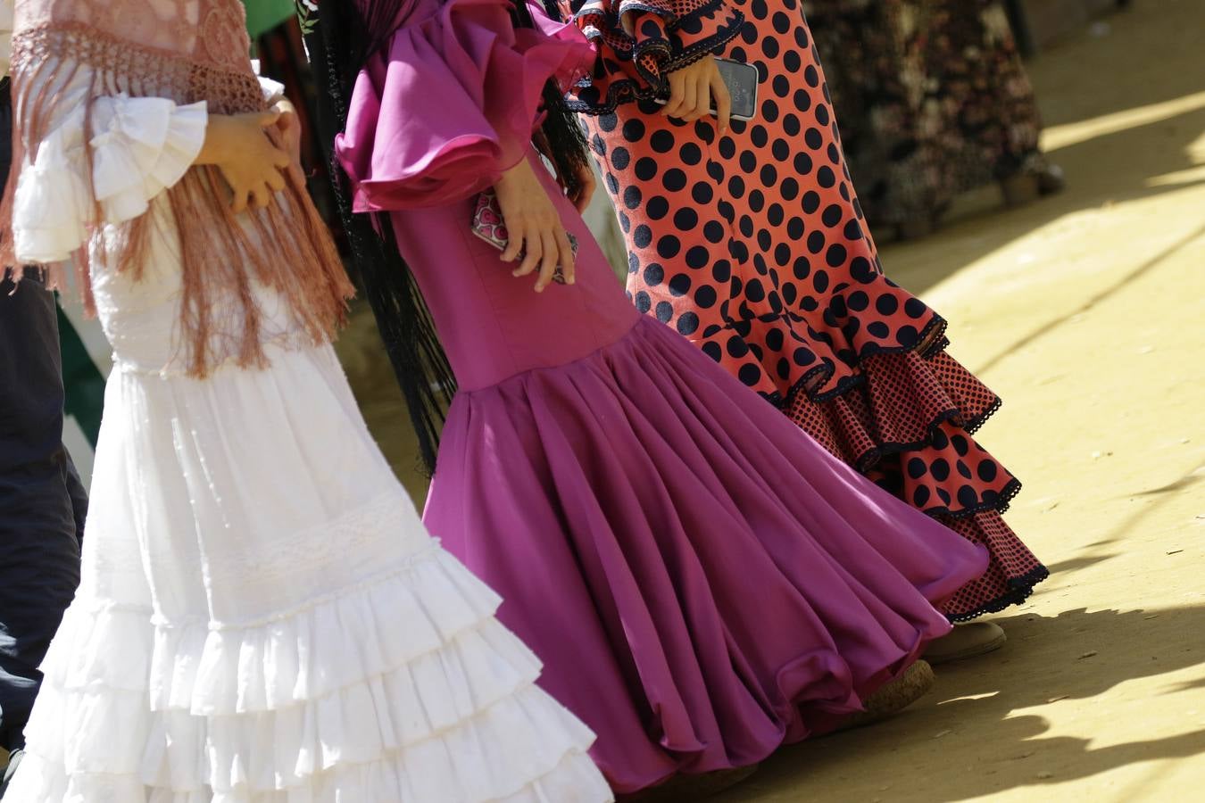 Ambiente en el real durante el miércoles de la Feria de Sevilla 2022. JUAN FLORES