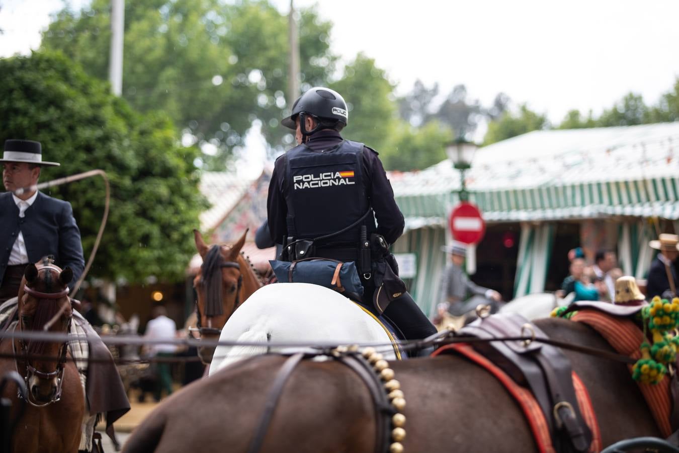 Ambiente en el real durante el miércoles de la Feria de Sevilla 2022. VANESSA GÓMEZ