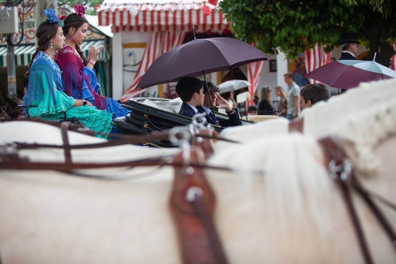 Ambiente en el real durante el miércoles de la Feria de Sevilla 2022. VANESSA GÓMEZ