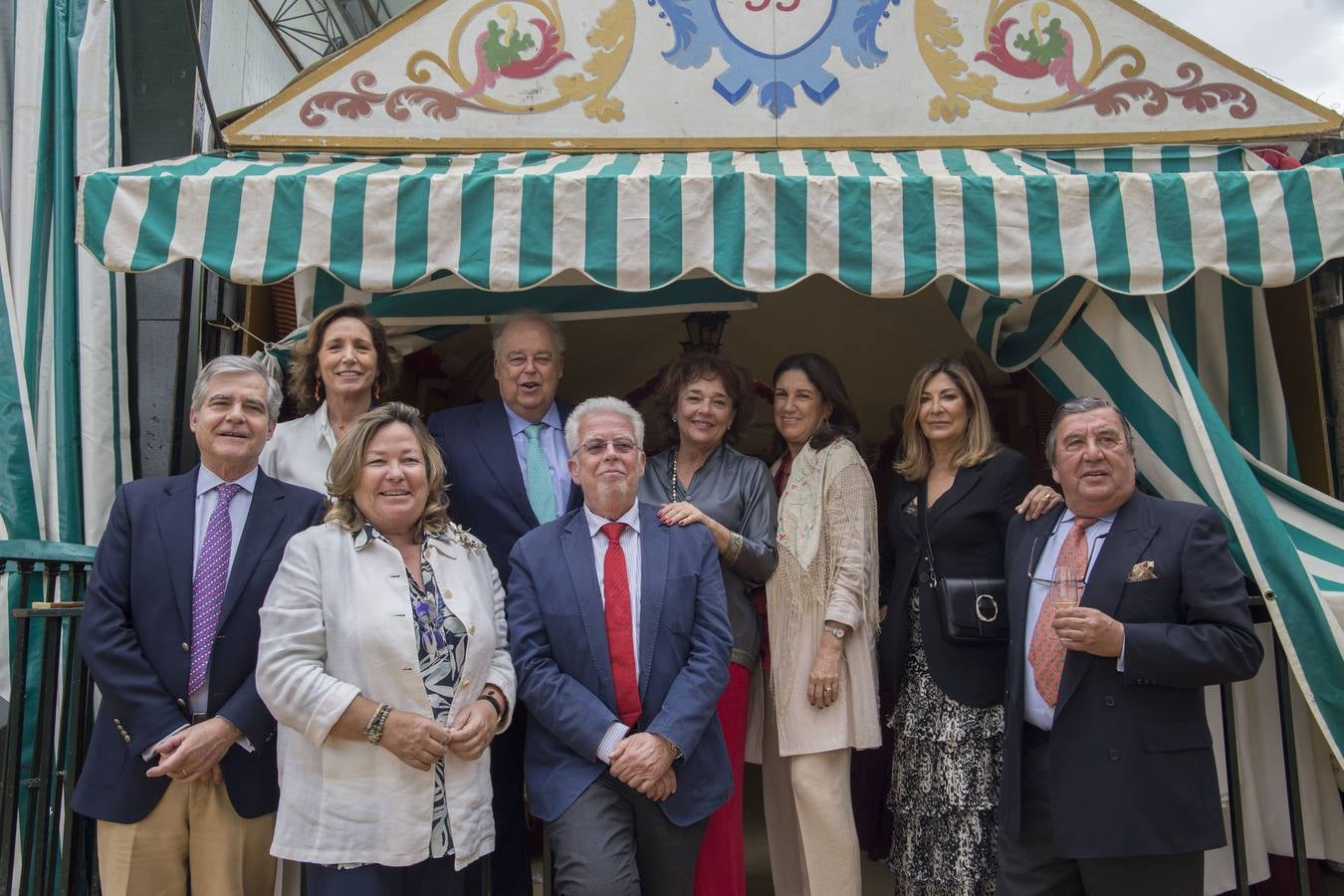 Asistentes al real en el miércoles de la Feria de Sevilla 2022. ROCÍO RUZ