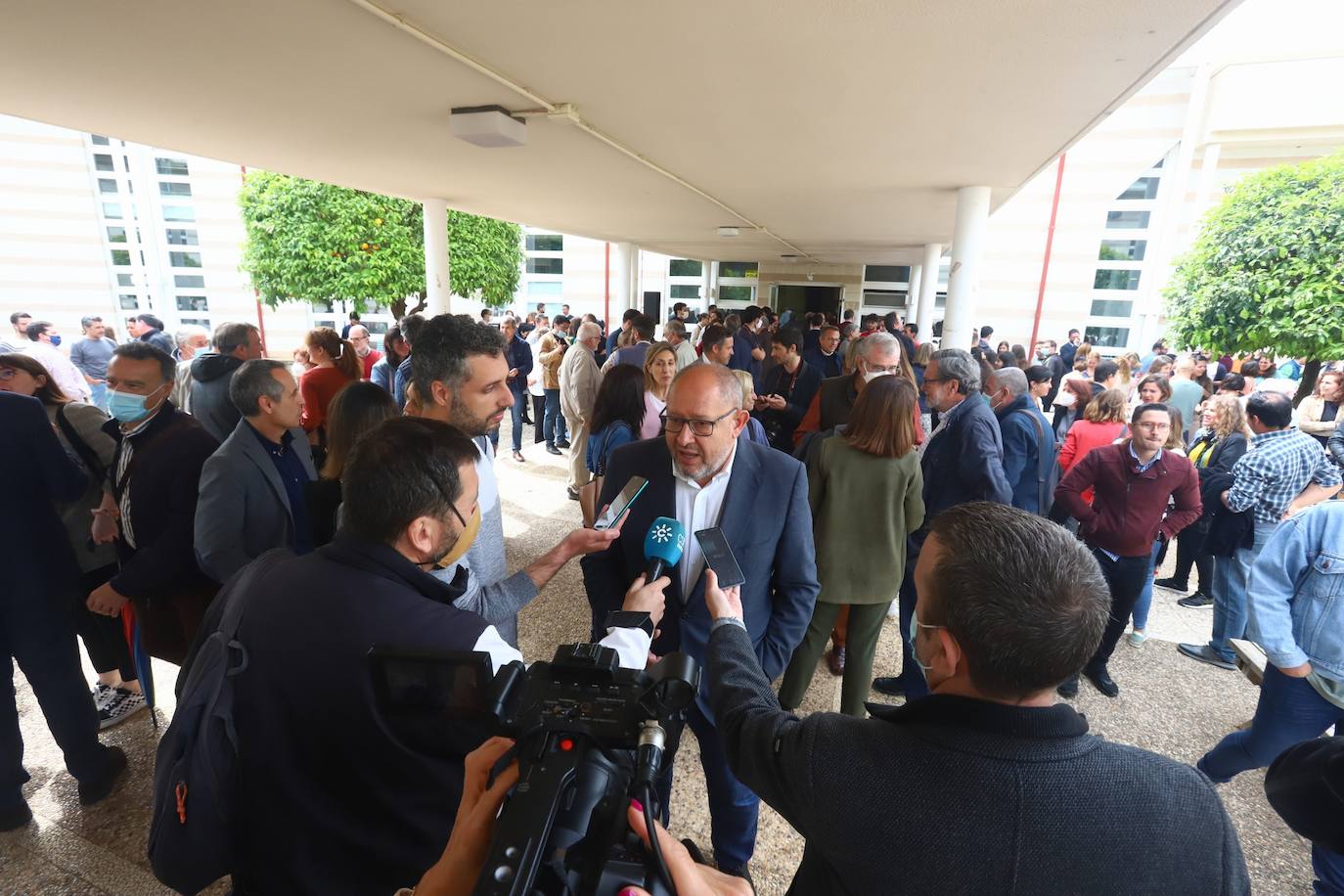 Los equipos de los candidatos a rector de la Universidad de Córdoba, en imágenes