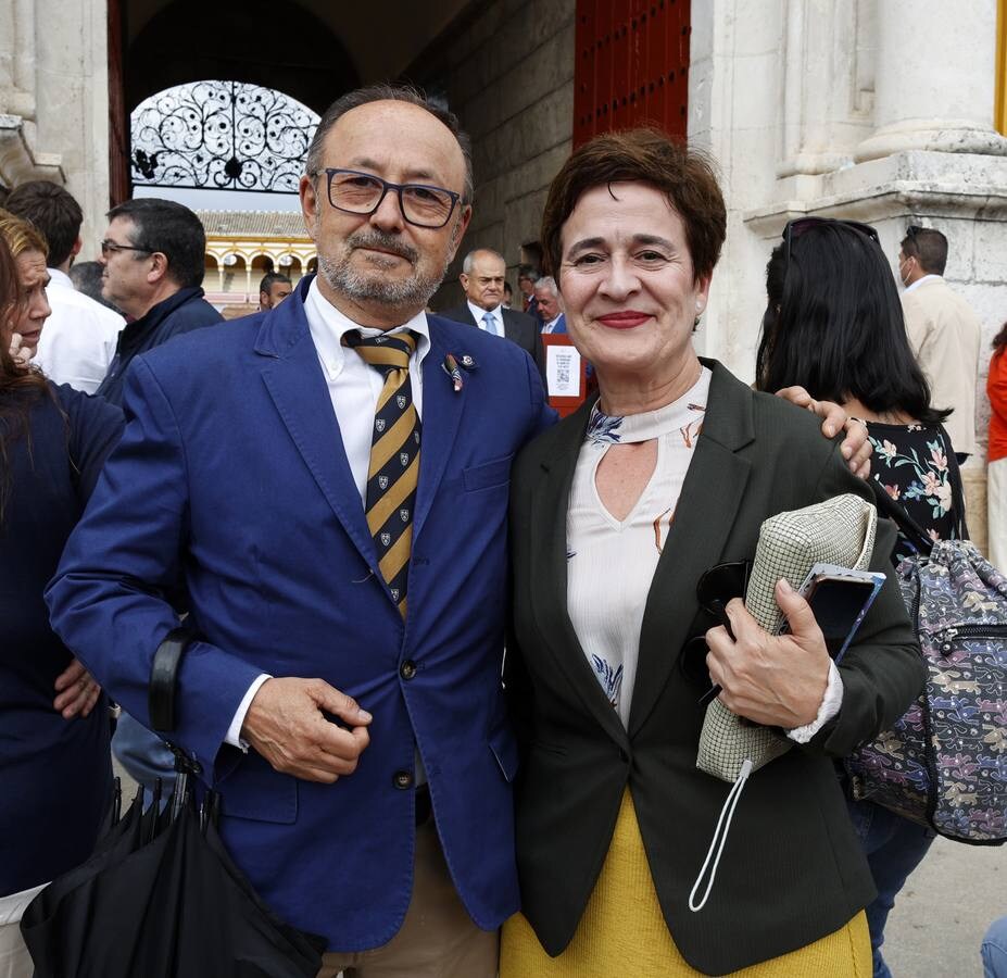 En imágenes, Puerta del Príncipe de la corrida de El Juli, Manzanares y Aguado en Sevilla