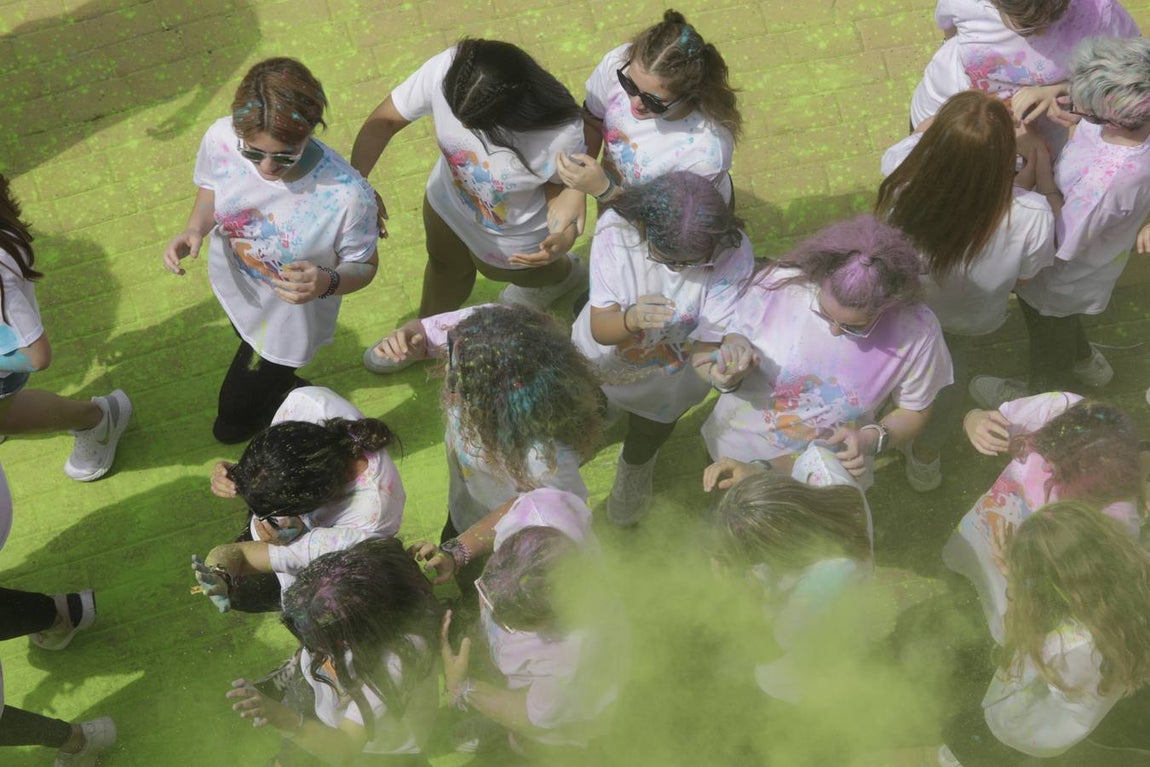 Fotos: &#039;Holi-Run&#039;, una carrera de color para celebrar el Día de las Escuelas Católicas en Cádiz
