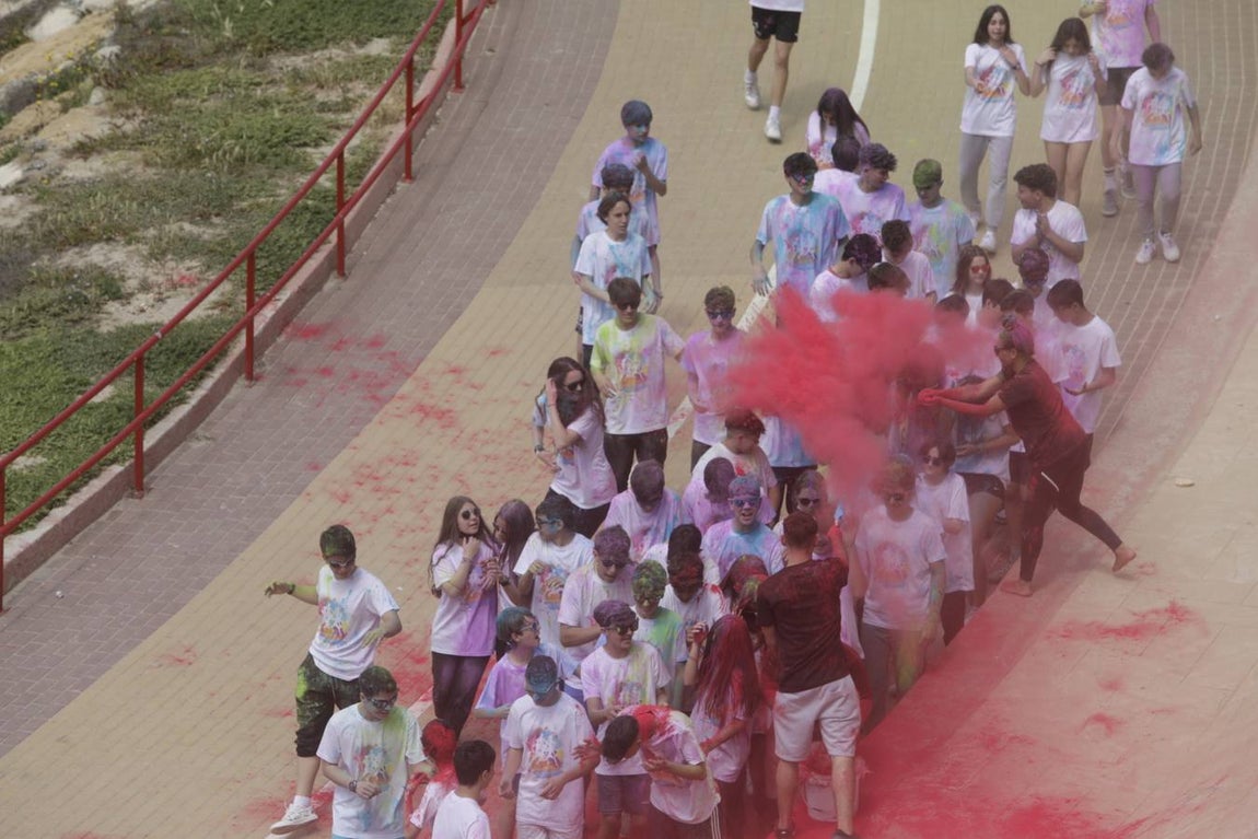 Fotos: &#039;Holi-Run&#039;, una carrera de color para celebrar el Día de las Escuelas Católicas en Cádiz