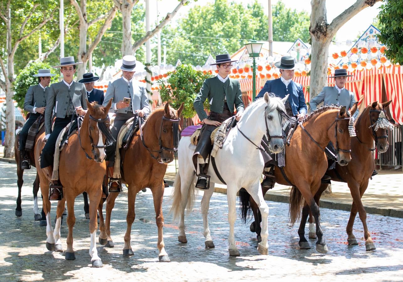 Ambiente durante el viernes de la Feria de Sevilla 2022. CRISTINA GÓMEZ