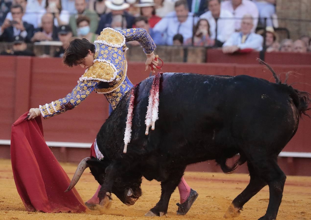 Corrida del viernes de farolillos de 2022 en la plaza de toros de Sevilla. RAÚL DOBLADO