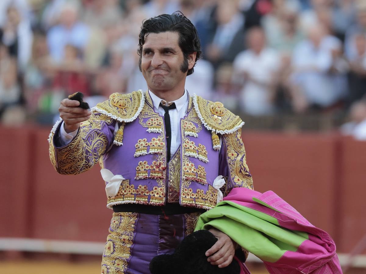 Corrida del viernes de farolillos de 2022 en la plaza de toros de Sevilla. RAÚL DOBLADO