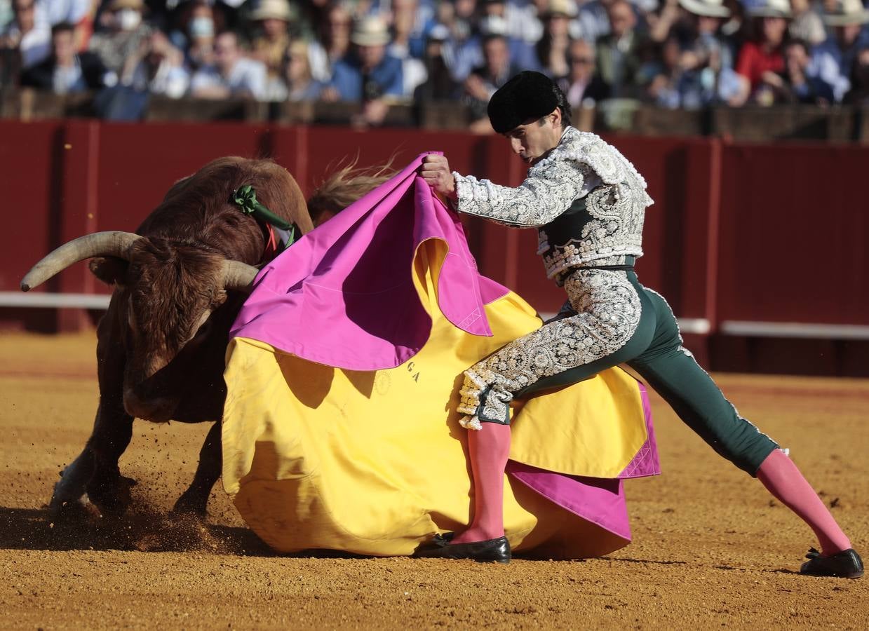 Corrida del viernes de farolillos de 2022 en la plaza de toros de Sevilla. RAÚL DOBLADO