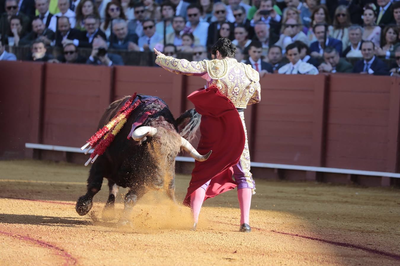 Corrida del viernes de farolillos de 2022 en la plaza de toros de Sevilla. RAÚL DOBLADO