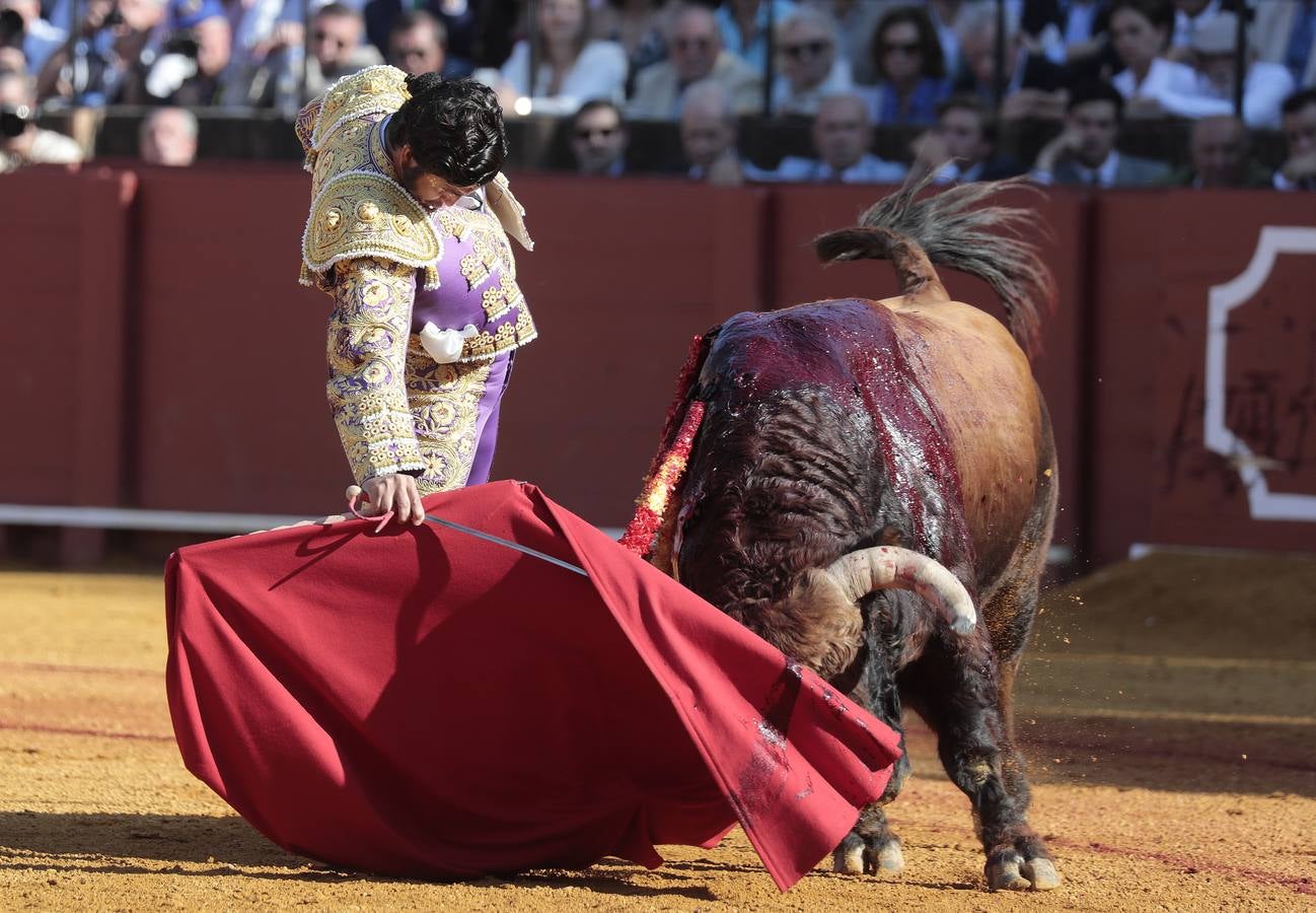 Corrida del viernes de farolillos de 2022 en la plaza de toros de Sevilla. RAÚL DOBLADO