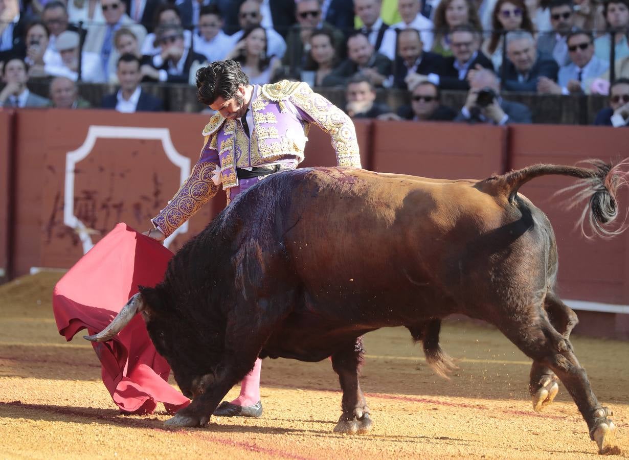 Corrida del viernes de farolillos de 2022 en la plaza de toros de Sevilla. RAÚL DOBLADO