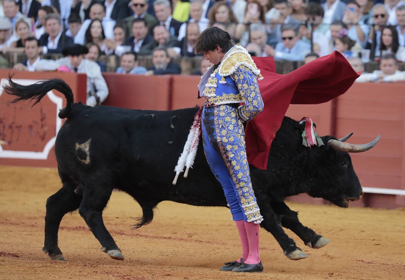 Corrida del viernes de farolillos de 2022 en la plaza de toros de Sevilla. RAÚL DOBLADO