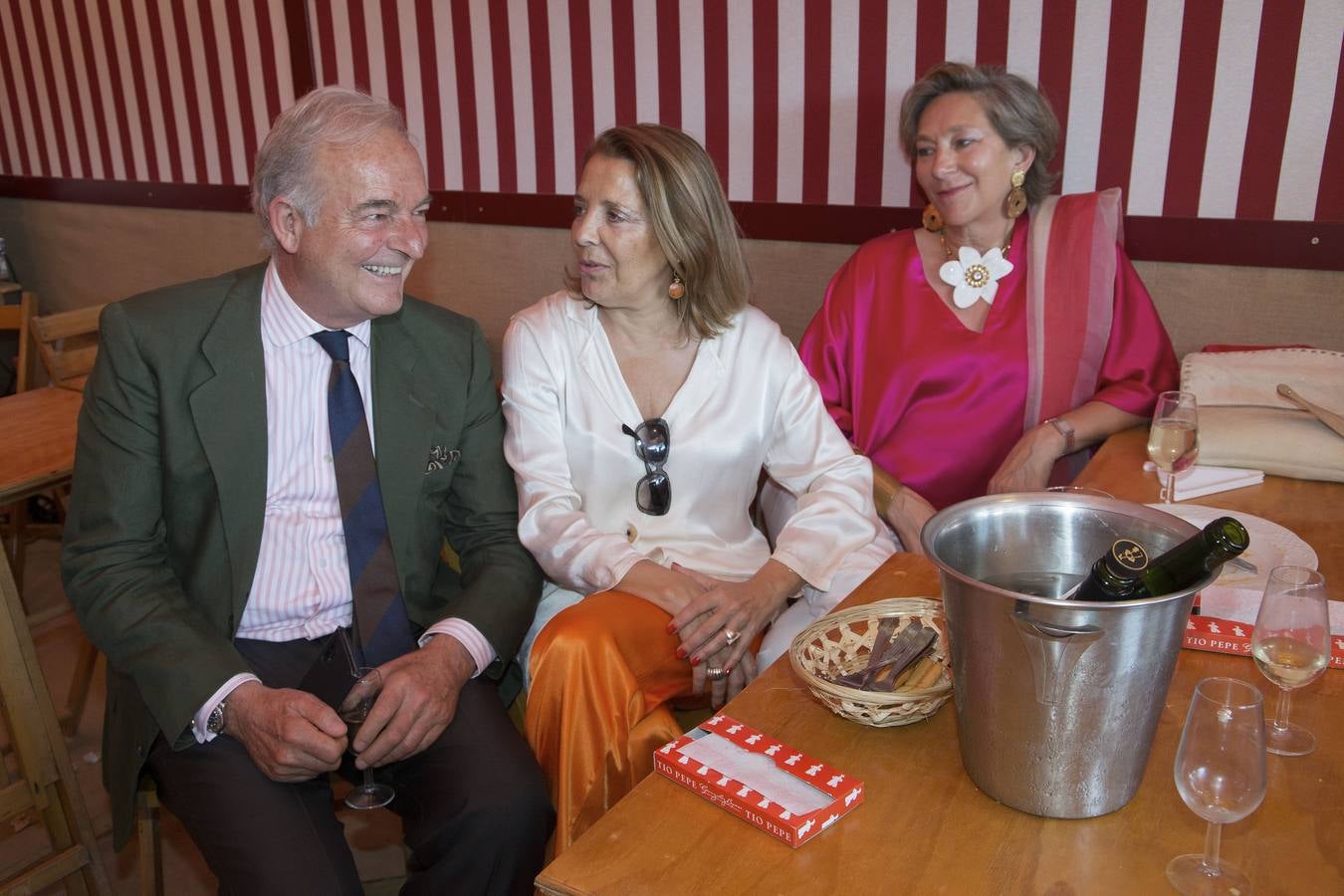 Asistentes al real durante el viernes de la Feria de Sevilla 2022. ROCÍO RUZ