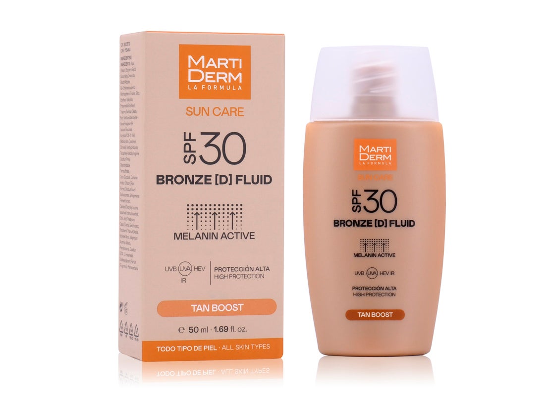 Bronze (D) Fluid SPF 30 de Martiderm. Fotoprotector facial de textura fluida que potencia y prolonga el proceso natural del bronceado para obtener un resultado radiante y uniforme. Contiene activos hidratantes y antioxidantes, con protección de amplio espectro (UVB, UVA, IR y luz azul) que contribuyen a la recuperación de la función barrera de la piel. (25,85 €).