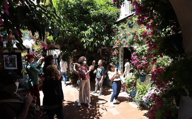 Patios de Córdoba 2022 | Las largas colas y el ambiente del fin de semana, en imágenes