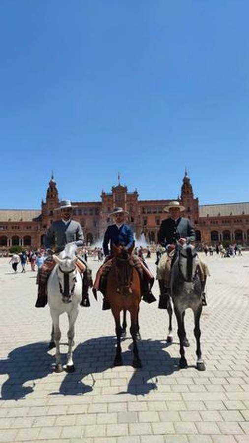 Foto de los lectores de ABC de la Feria de Sevilla 2022. ABC