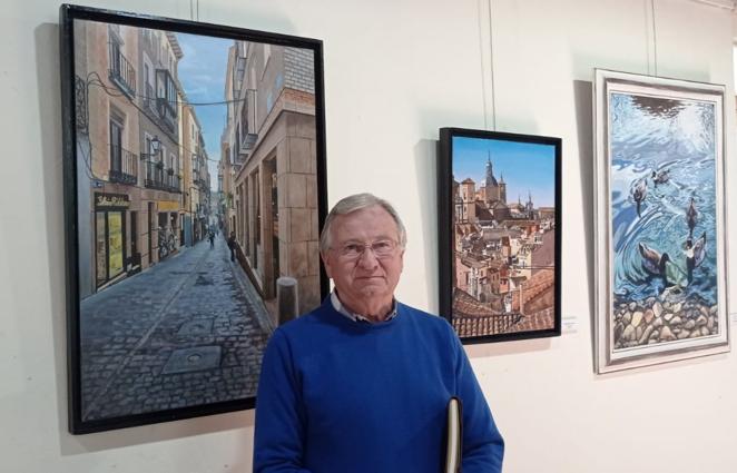 El autor, en su exposición. Fotografía de Marcela Carrillo