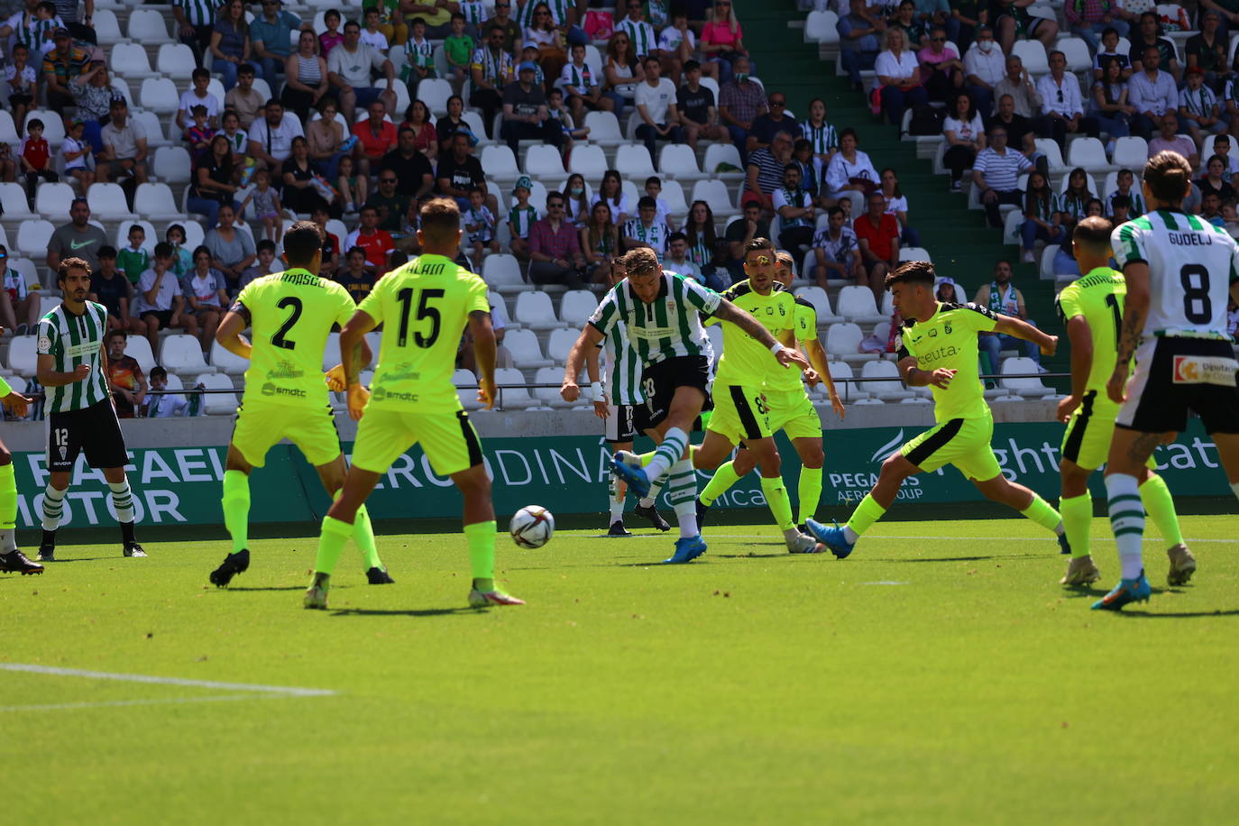 El ambiente y las mejores jugadas Córdoba CF - AD Ceuta en El Arcángel, en imágenes