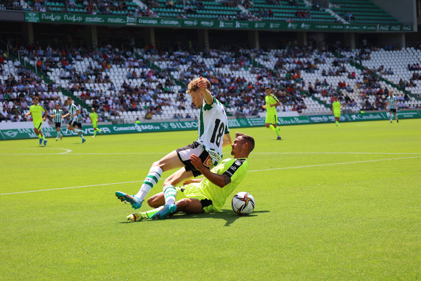 El ambiente y las mejores jugadas Córdoba CF - AD Ceuta en El Arcángel, en imágenes