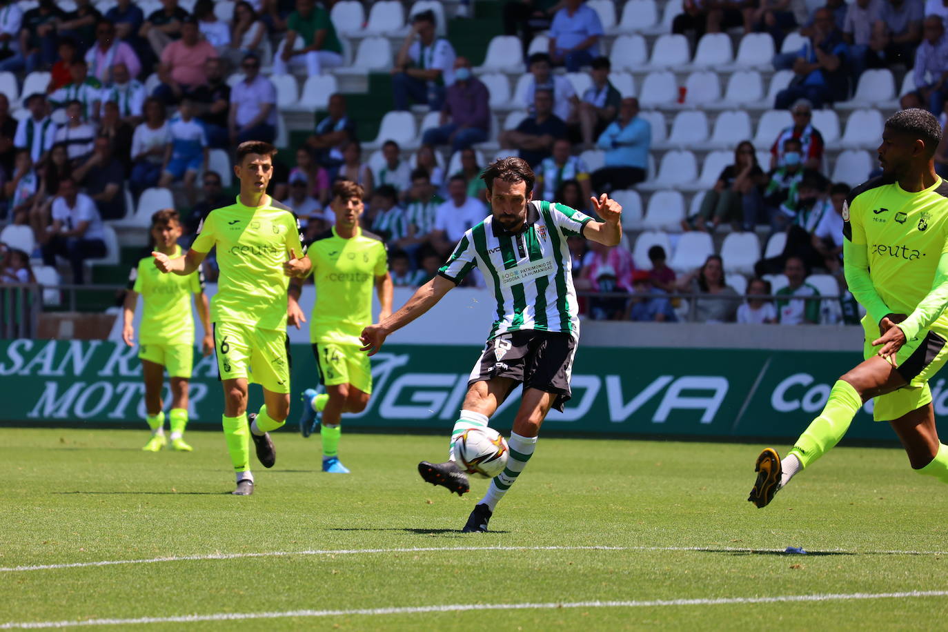 El ambiente y las mejores jugadas Córdoba CF - AD Ceuta en El Arcángel, en imágenes