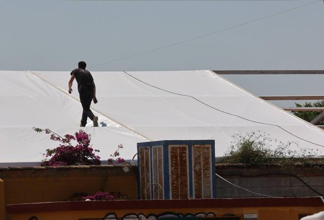 El montaje de las casetas de la Feria de Córdoba 2022, en imágenes