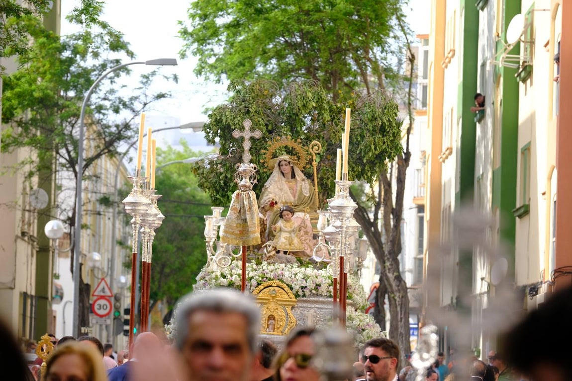 Vídeo: La Pastora de Trille recorre las calles de Cádiz